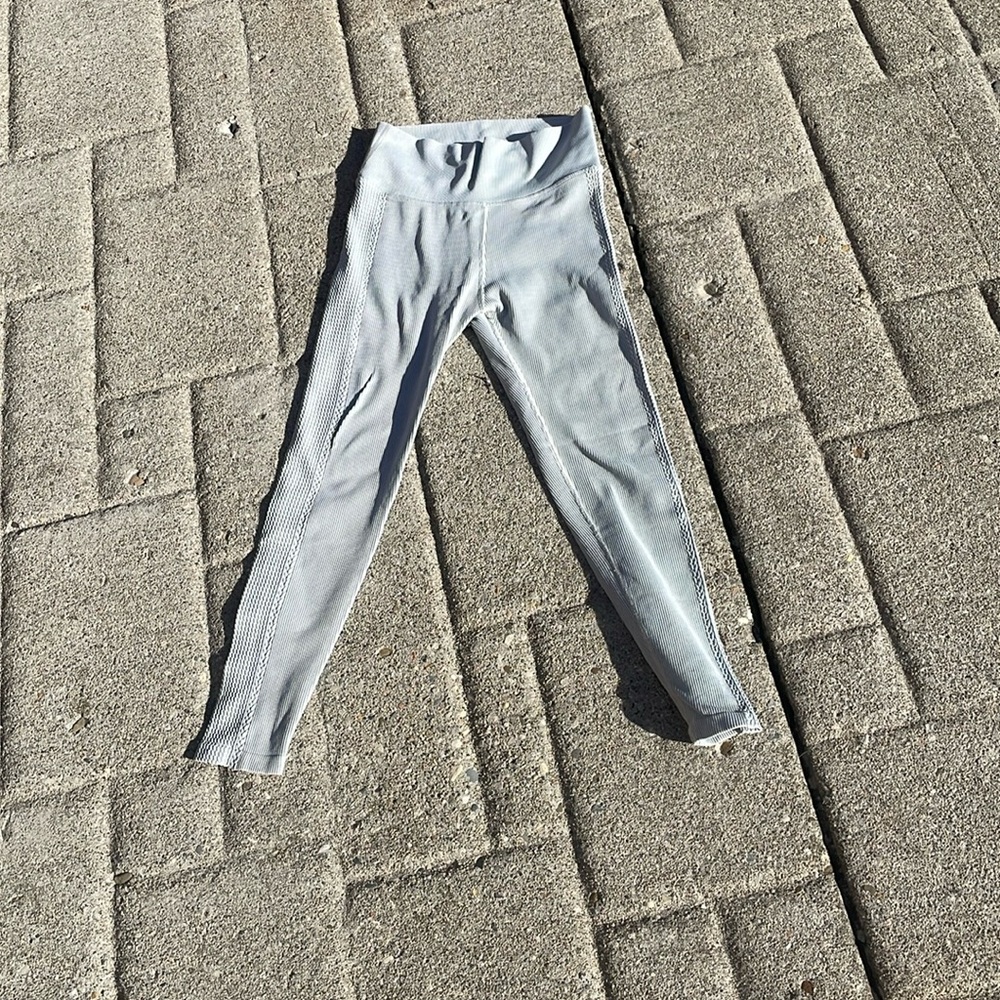 Light fog green size small texturized aerie leggings